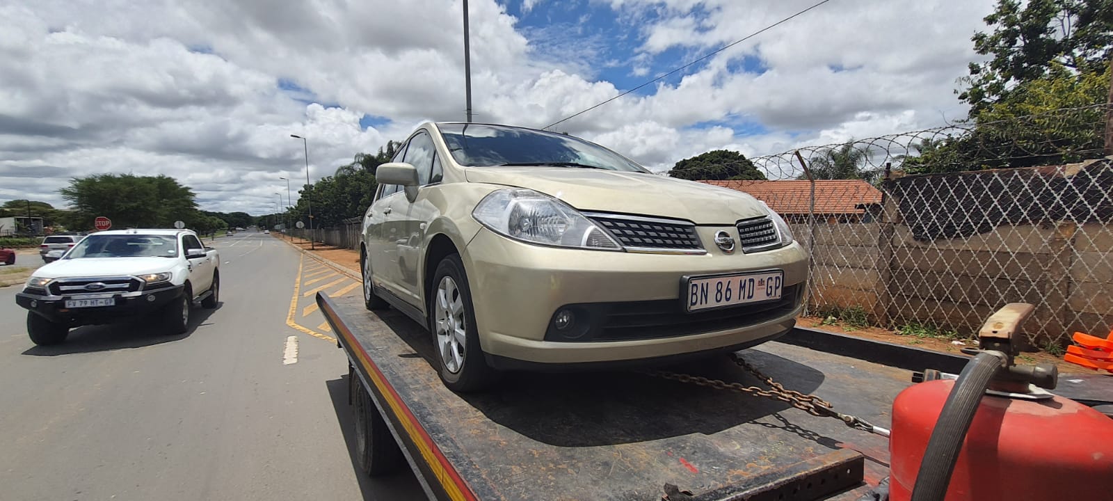 transporting a nissan car 001